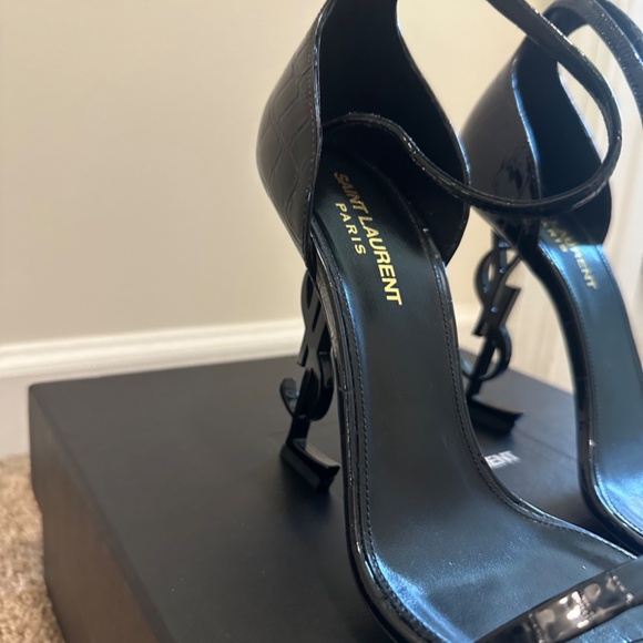 YSL OPYUM SANDALS IN CROCODILE-EMBOSSED LEATHER BLACK - Picture 2 of 10